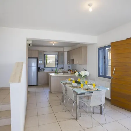 At Last You Can Rent The Perfect Luxury With Sea Views, 1516 *
