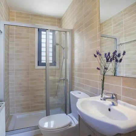 At Last You Can Rent The Perfect Luxury With Sea Views, 1516