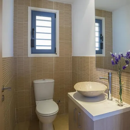 At Last You Can Rent The Perfect Luxury With Sea Views, 1516 *