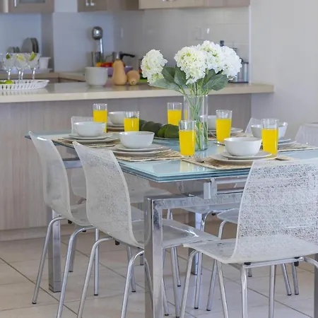 At Last You Can Rent The Perfect Luxury With Sea Views, 1516 *